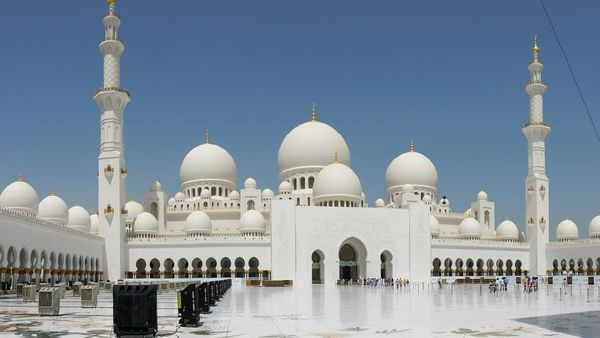 Cheap tickets from Hyderabad to Abu Dhabi, UAE for ₹15986 ($234)